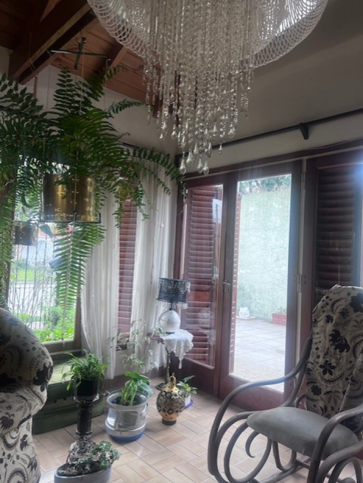 venta chalet en mar del plata, cercano a  barrio santa Monica,  3 amb. con parque, garaje y trotadora varios autos.