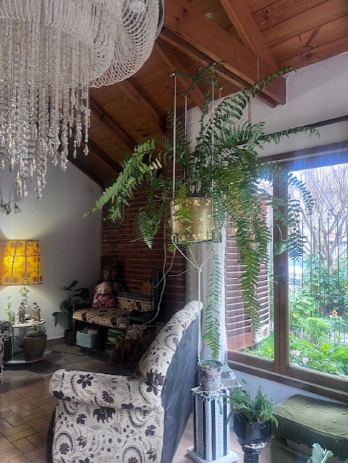 venta chalet en mar del plata, cercano a  barrio santa Monica,  3 amb. con parque, garaje y trotadora varios autos.