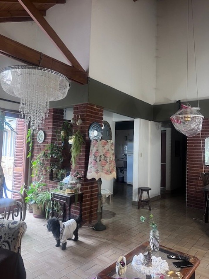 venta chalet en mar del plata, cercano a  barrio santa Monica,  3 amb. con parque, garaje y trotadora varios autos.
