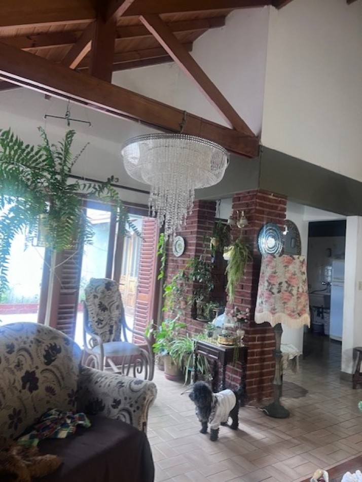 venta chalet en mar del plata, cercano a  barrio santa Monica,  3 amb. con parque, garaje y trotadora varios autos.