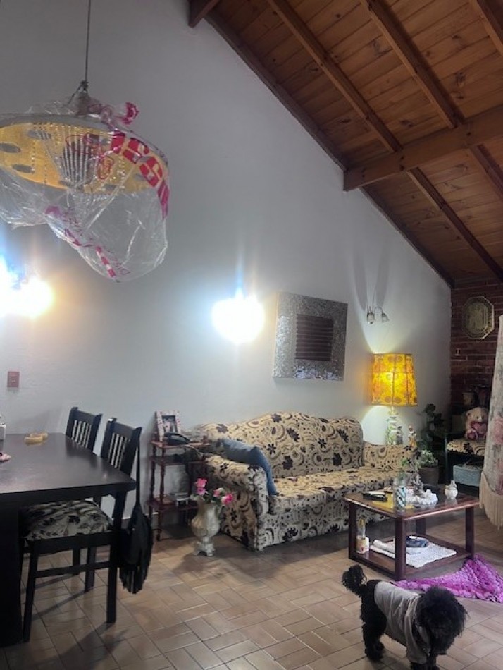 venta chalet en mar del plata, cercano a  barrio santa Monica,  3 amb. con parque, garaje y trotadora varios autos.