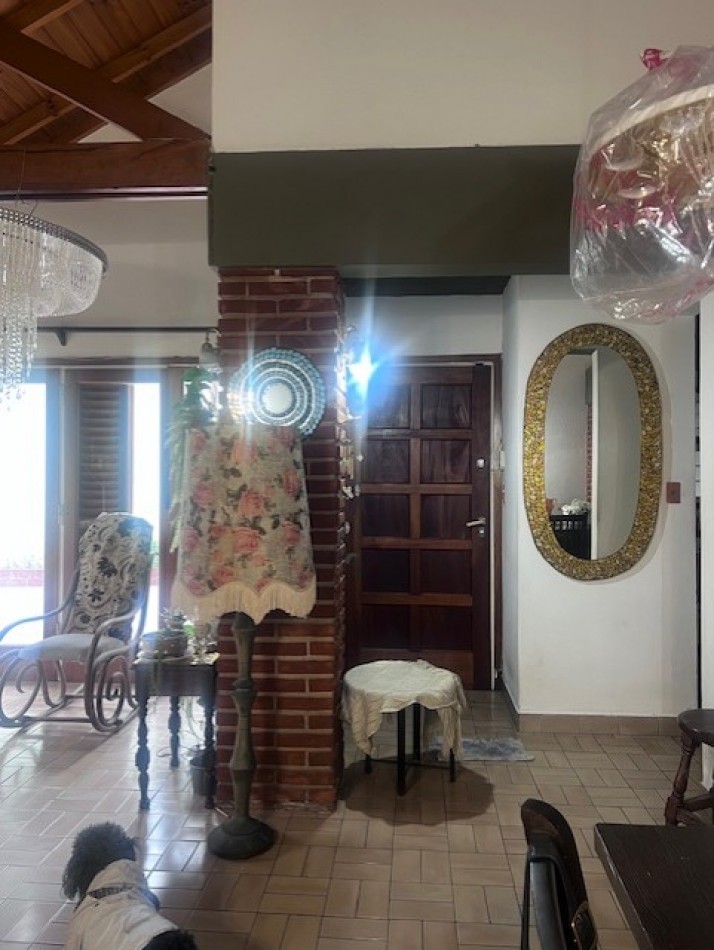 venta chalet en mar del plata, cercano a  barrio santa Monica,  3 amb. con parque, garaje y trotadora varios autos.