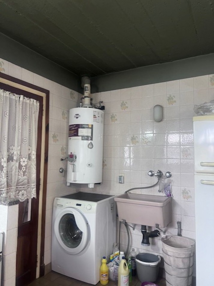 venta chalet en mar del plata, cercano a  barrio santa Monica,  3 amb. con parque, garaje y trotadora varios autos.