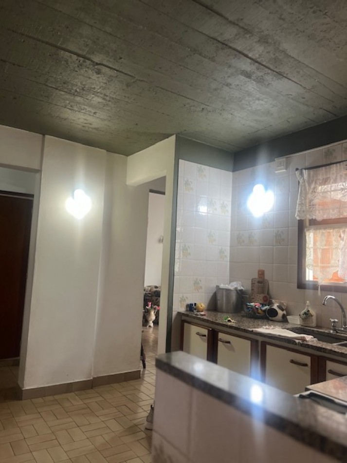 venta chalet en mar del plata, cercano a  barrio santa Monica,  3 amb. con parque, garaje y trotadora varios autos.
