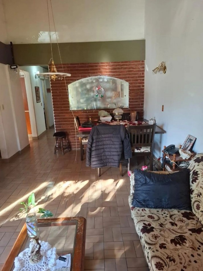 venta chalet en mar del plata, cercano a  barrio santa Monica,  3 amb. con parque, garaje y trotadora varios autos.