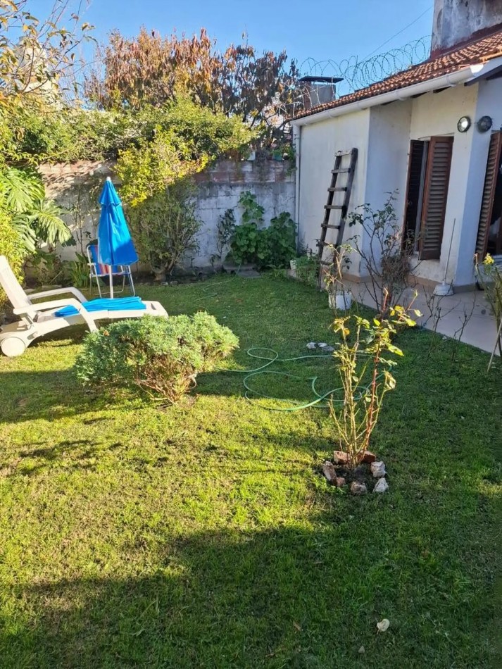venta chalet en mar del plata, cercano a  barrio santa Monica,  3 amb. con parque, garaje y trotadora varios autos.