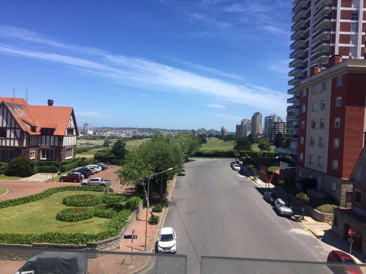 DEPARTAMENTO, PISO 3 AMB. CON COCHERA VISTA PLENA AL GOLF CLUB MDP Y MAR, BALCON CORRIDO PERIMETRAL, QUINCHO, GYM, SOFIA IV