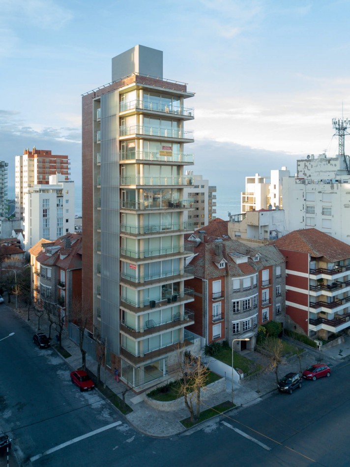 DEPARTAMENTO, PISO 3 AMB. CON COCHERA VISTA PLENA AL GOLF CLUB MDP Y MAR, BALCON CORRIDO PERIMETRAL, QUINCHO, GYM, SOFIA IV