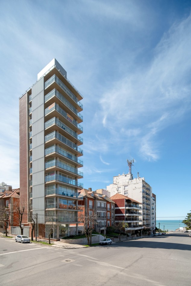 DEPARTAMENTO, PISO 3 AMB. CON COCHERA VISTA PLENA AL GOLF CLUB MDP Y MAR, BALCON CORRIDO PERIMETRAL, QUINCHO, GYM, SOFIA IV