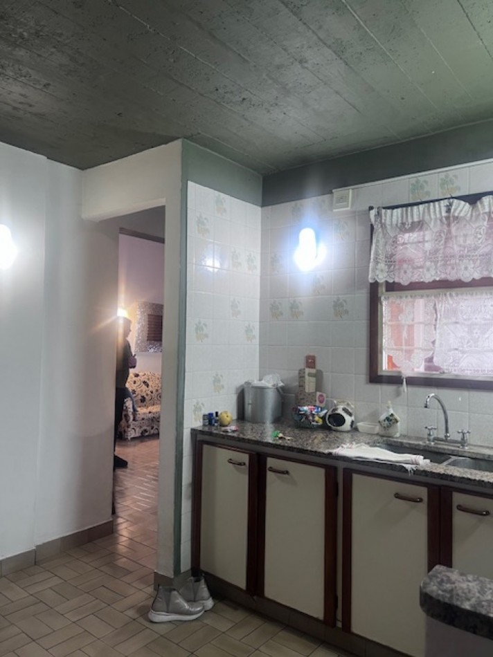 venta chalet en mar del plata, cercano a  barrio santa Monica,  3 amb. con parque, garaje y trotadora varios autos.