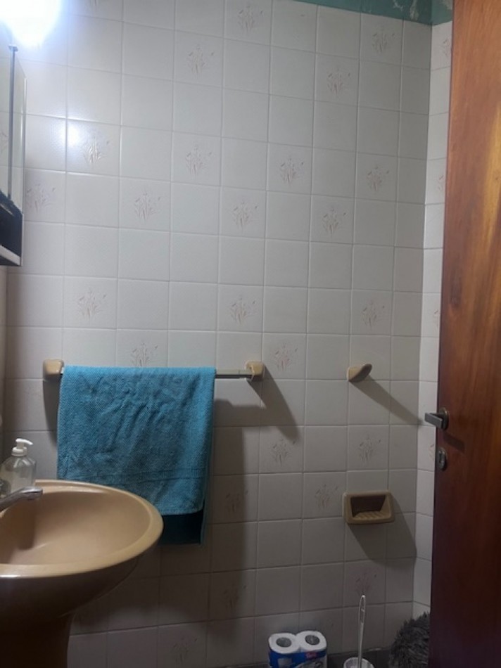 venta chalet en mar del plata, cercano a  barrio santa Monica,  3 amb. con parque, garaje y trotadora varios autos.