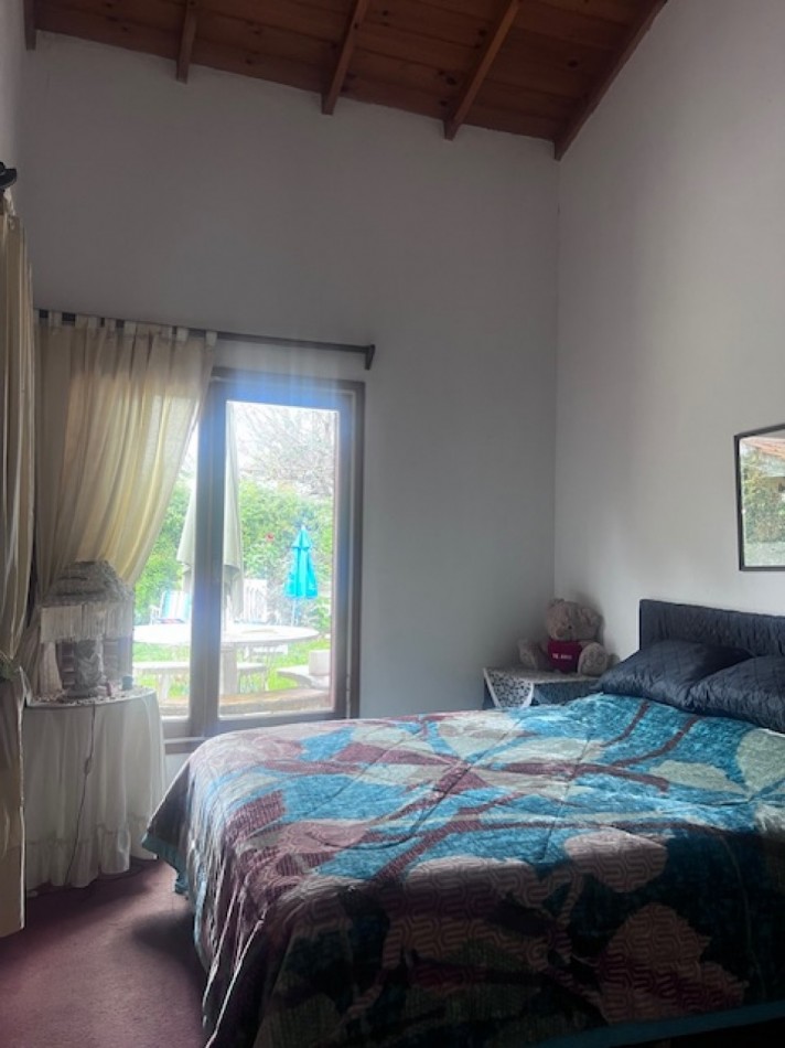 venta chalet en mar del plata, cercano a  barrio santa Monica,  3 amb. con parque, garaje y trotadora varios autos.