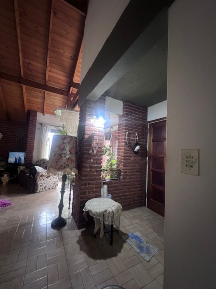 venta chalet en mar del plata, cercano a  barrio santa Monica,  3 amb. con parque, garaje y trotadora varios autos.
