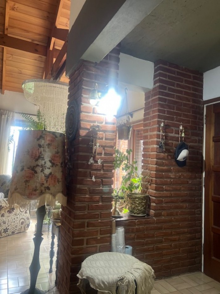 venta chalet en mar del plata, cercano a  barrio santa Monica,  3 amb. con parque, garaje y trotadora varios autos.
