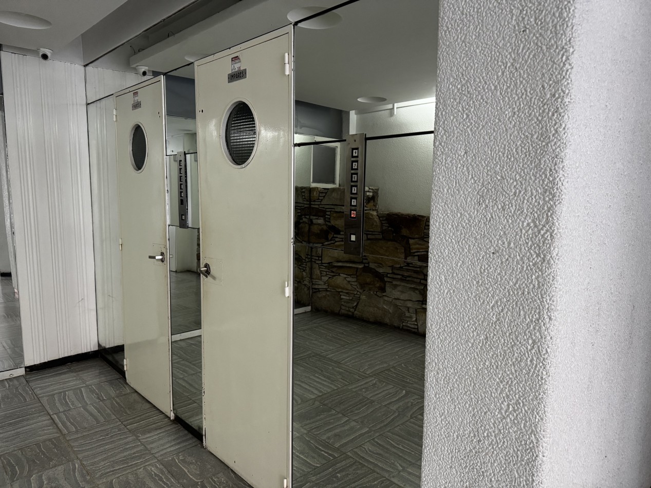 2 AMBIENTES A LA CALLE CON BALCON SALIENTE EN ZONA CENTRO - APTO CREDITO