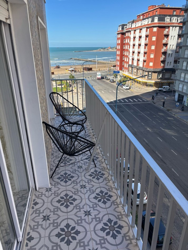 MODERNO 3 AMBIENTES TOTALMENTE RECICLADO CON BALCON Y VISTA PANORAMICA AL MAR