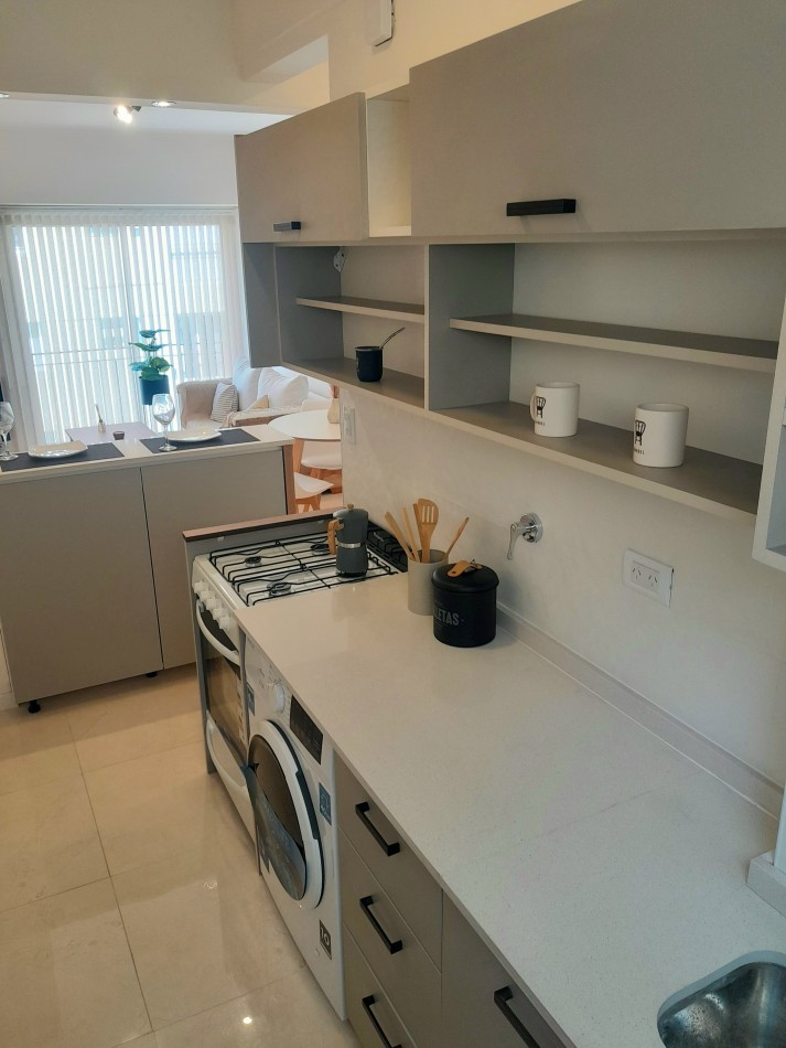 3 AMBIENTES TOTALMENTE RECICLADO Y AMOBLADO CON BALCON FRANCES A LA CALLE