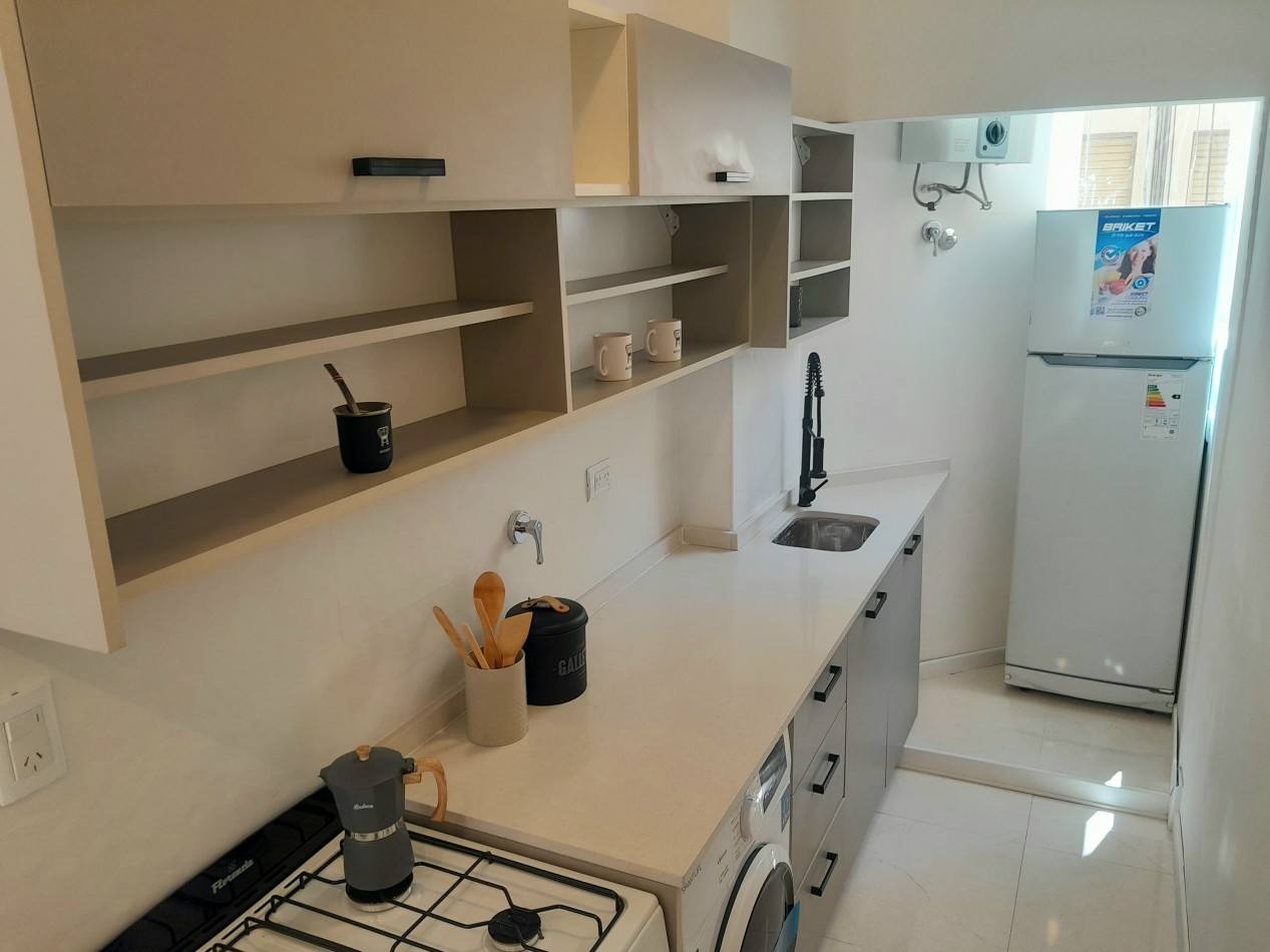 3 AMBIENTES TOTALMENTE RECICLADO Y AMOBLADO CON BALCON FRANCES A LA CALLE