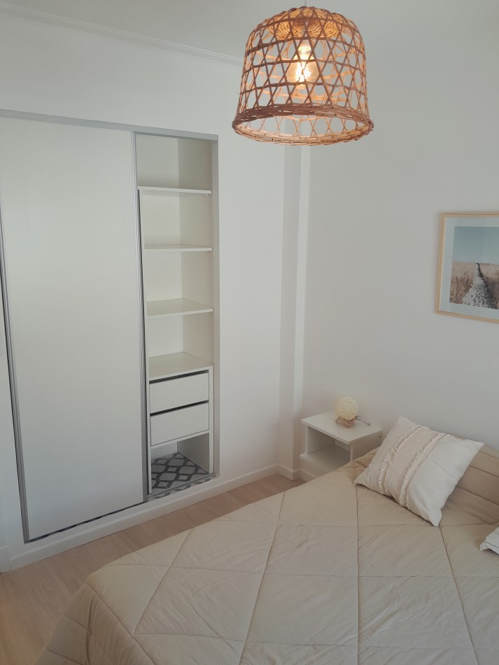 3 AMBIENTES TOTALMENTE RECICLADO Y AMOBLADO CON BALCON FRANCES A LA CALLE