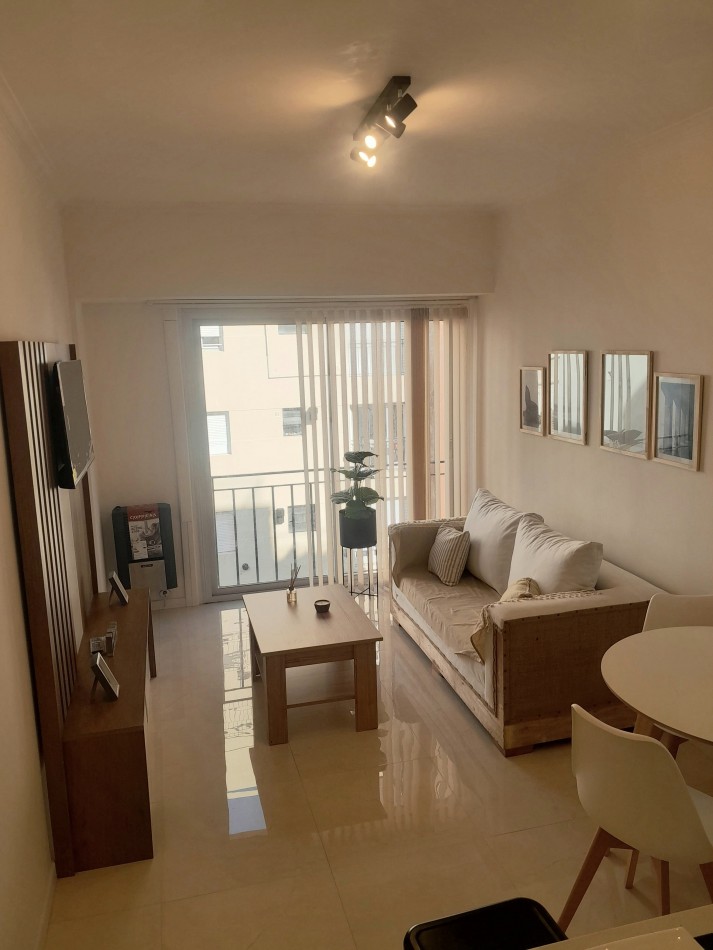 3 AMBIENTES TOTALMENTE RECICLADO Y AMOBLADO CON BALCON FRANCES A LA CALLE