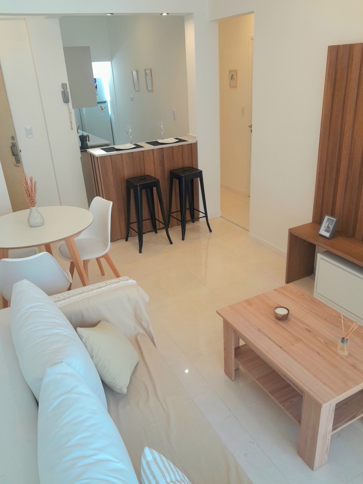 3 AMBIENTES TOTALMENTE RECICLADO Y AMOBLADO CON BALCON FRANCES A LA CALLE