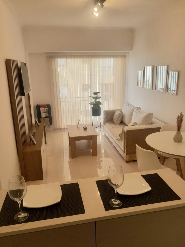 3 AMBIENTES TOTALMENTE RECICLADO Y AMOBLADO CON BALCON FRANCES A LA CALLE