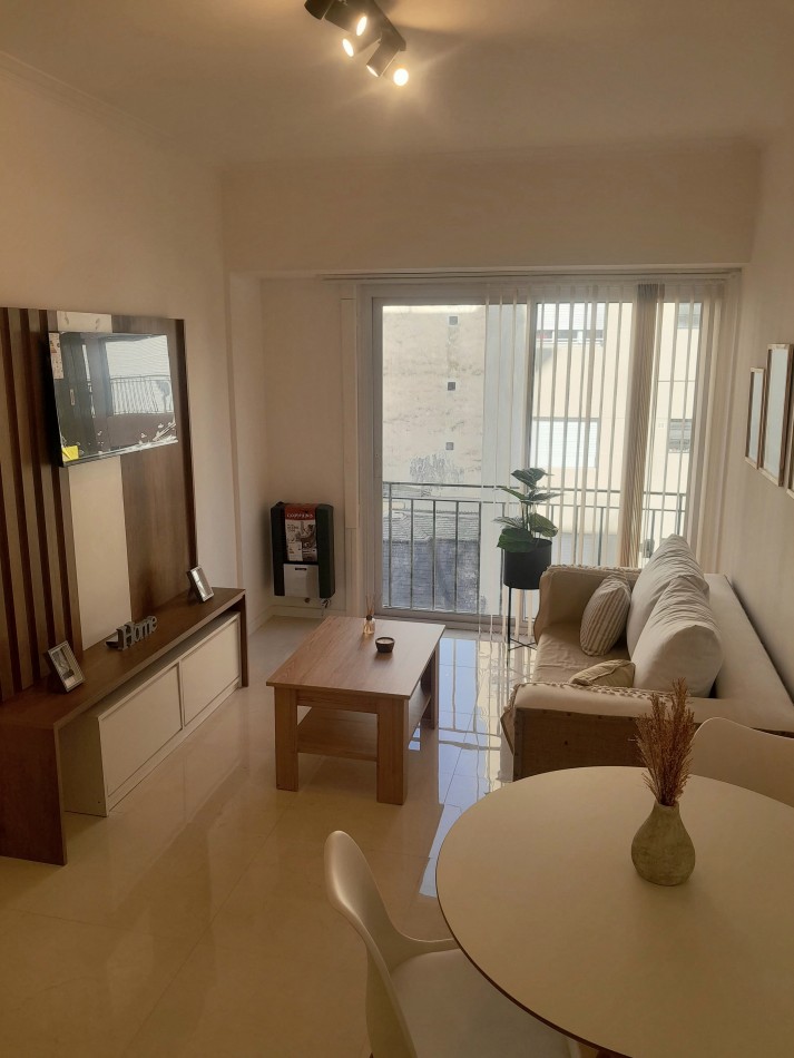 3 AMBIENTES TOTALMENTE RECICLADO Y AMOBLADO CON BALCON FRANCES A LA CALLE
