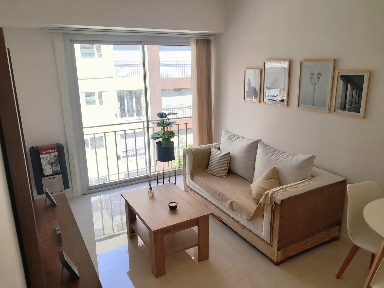 3 AMBIENTES TOTALMENTE RECICLADO Y AMOBLADO CON BALCON FRANCES A LA CALLE