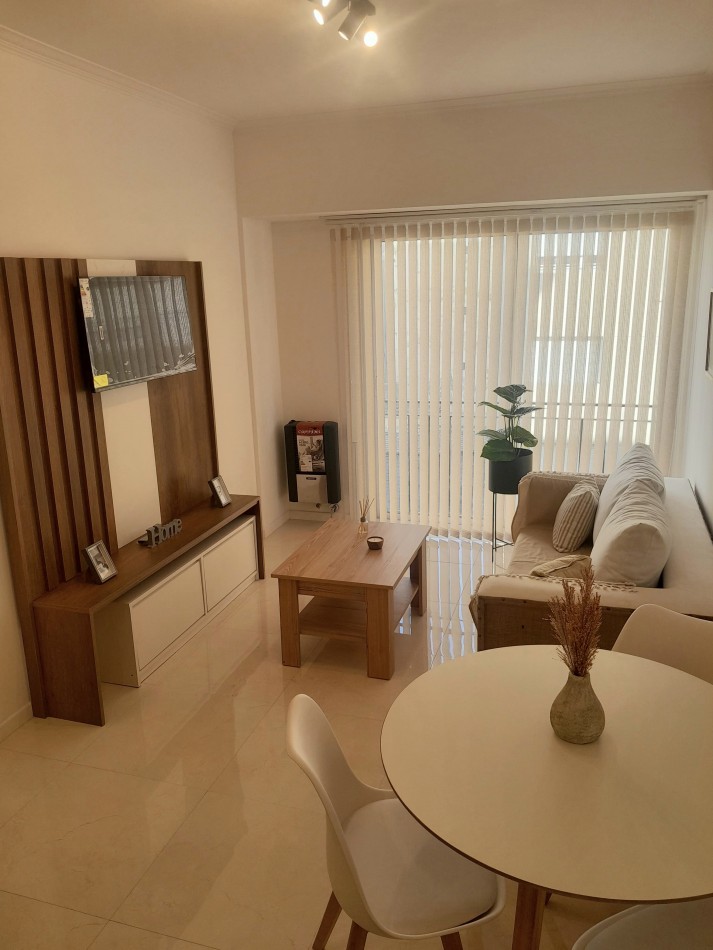 3 AMBIENTES TOTALMENTE RECICLADO Y AMOBLADO CON BALCON FRANCES A LA CALLE