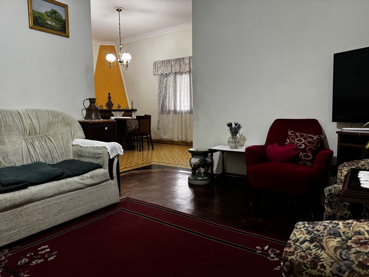 Chalet de 4 ambientes en esquina con garage, patio y altillo - Chauvin - Mar del Plata