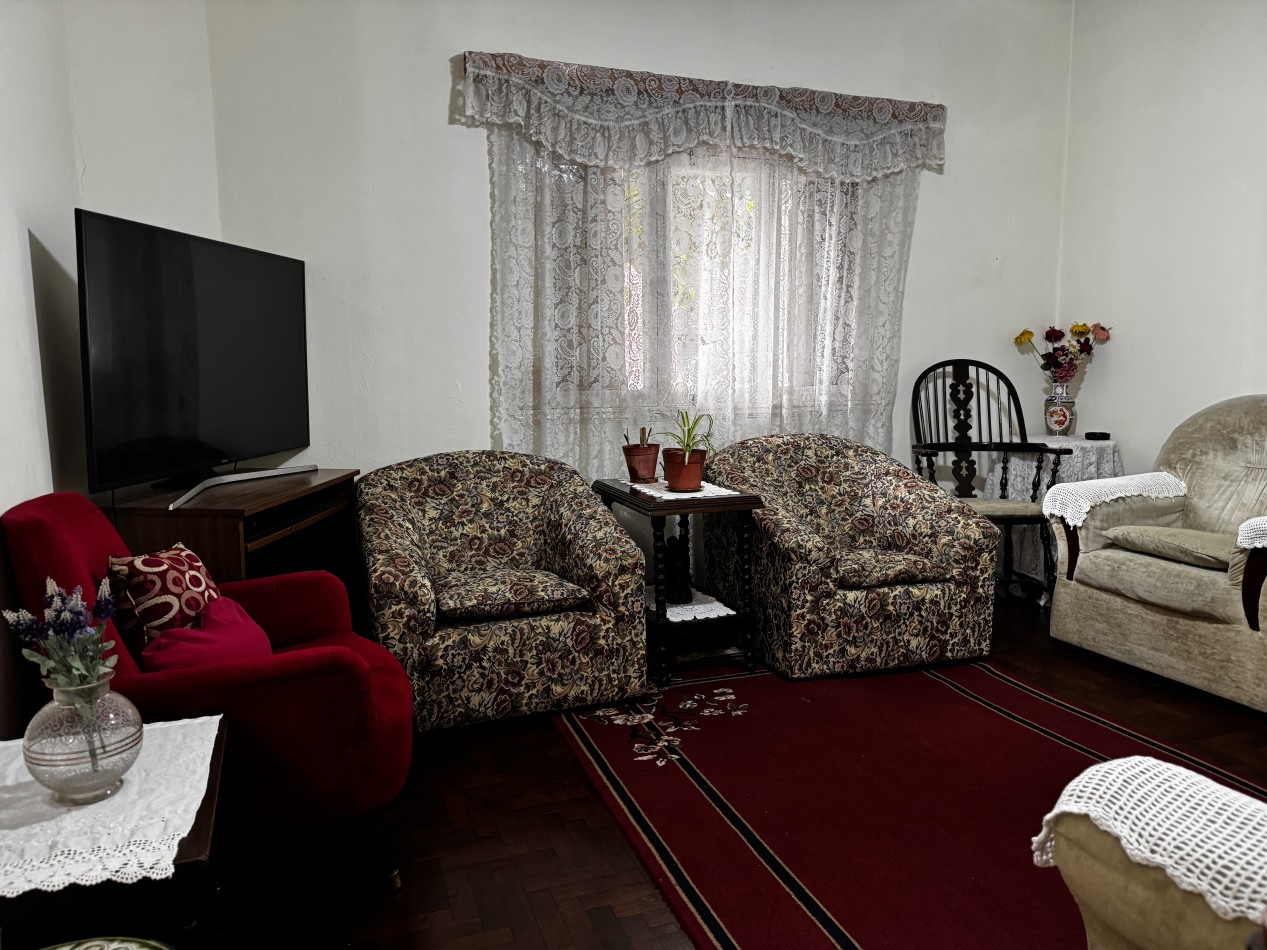 Chalet de 4 ambientes en esquina con garage, patio y altillo - Chauvin - Mar del Plata