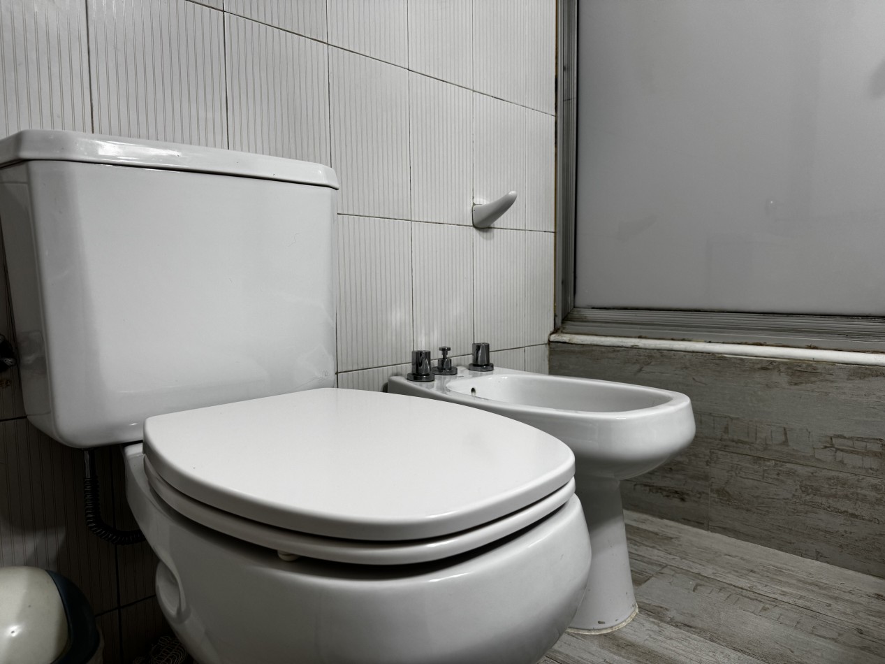 Chalet de 4 ambientes en esquina con garage, patio y altillo - Chauvin - Mar del Plata