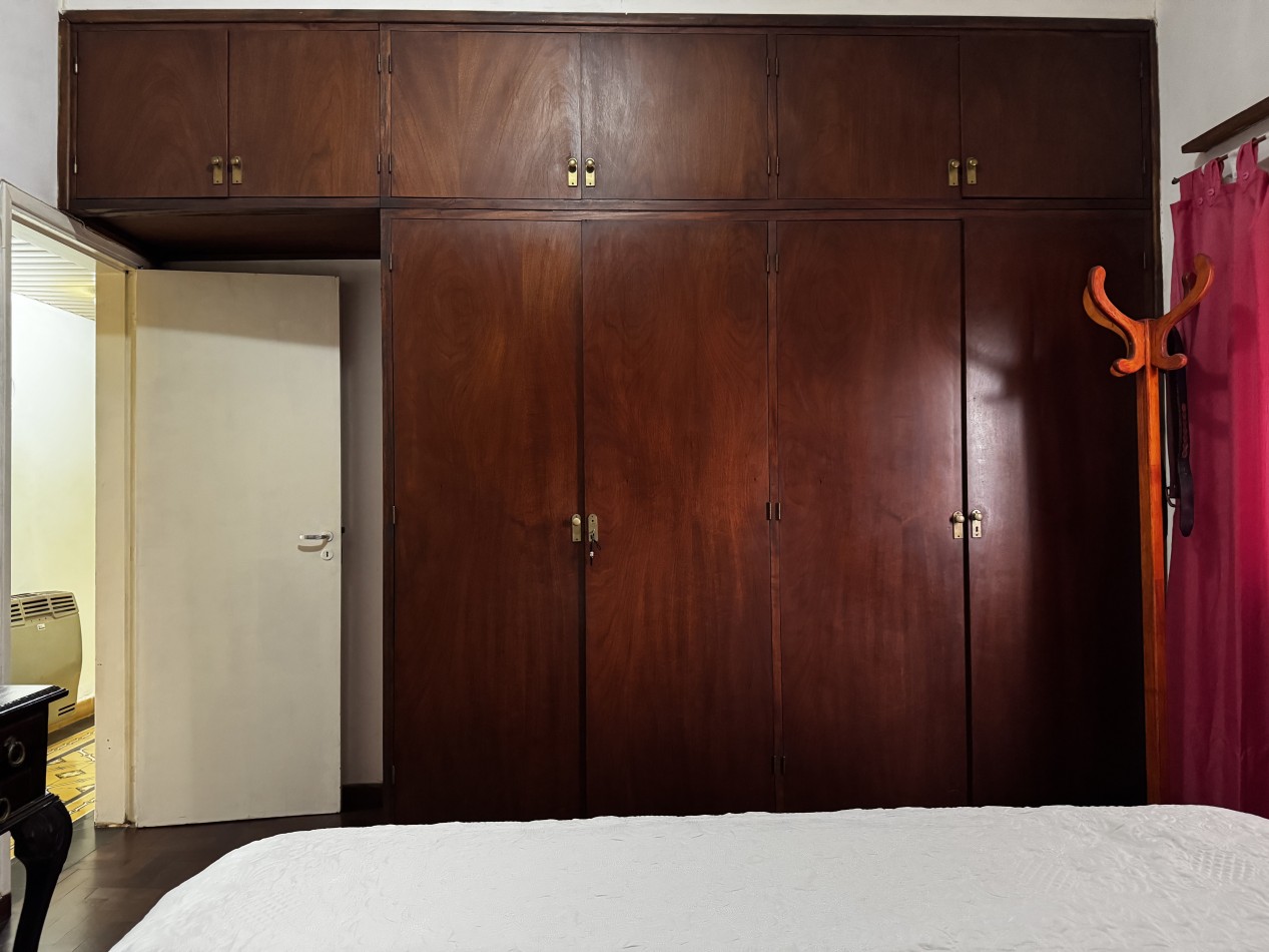 Chalet de 4 ambientes en esquina con garage, patio y altillo - Chauvin - Mar del Plata
