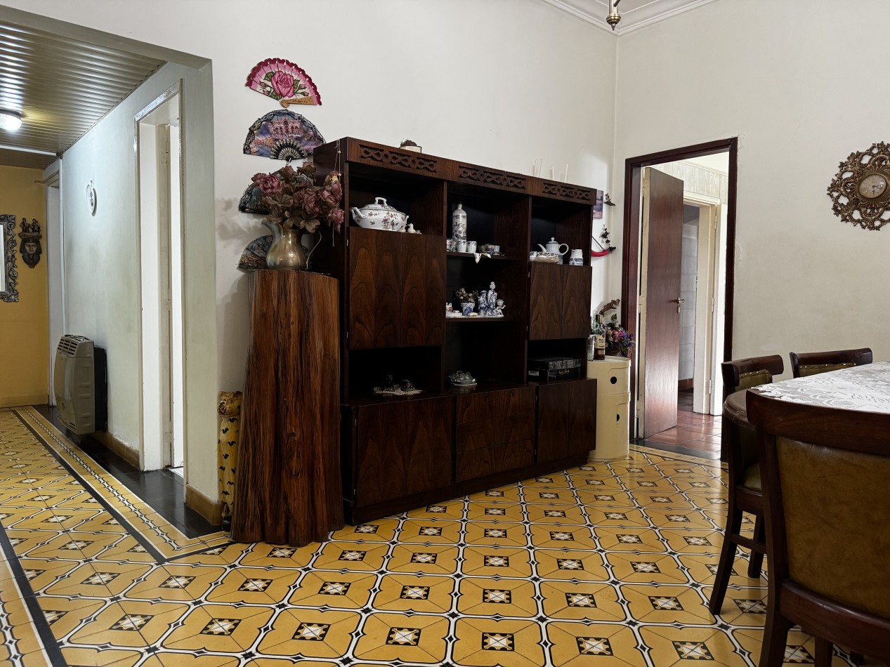 Chalet de 4 ambientes en esquina con garage, patio y altillo - Chauvin - Mar del Plata