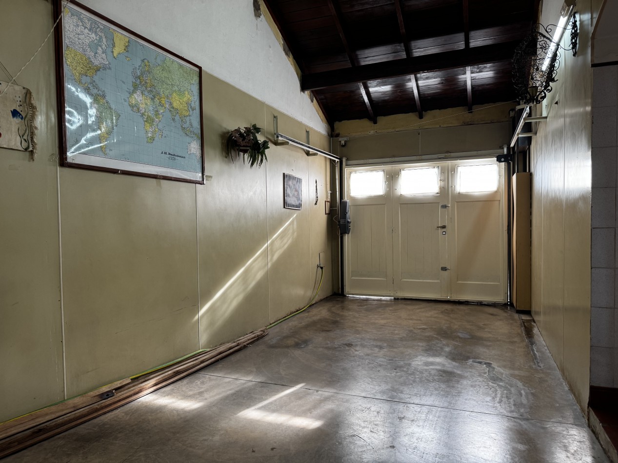 Chalet de 4 ambientes en esquina con garage, patio y altillo - Chauvin - Mar del Plata