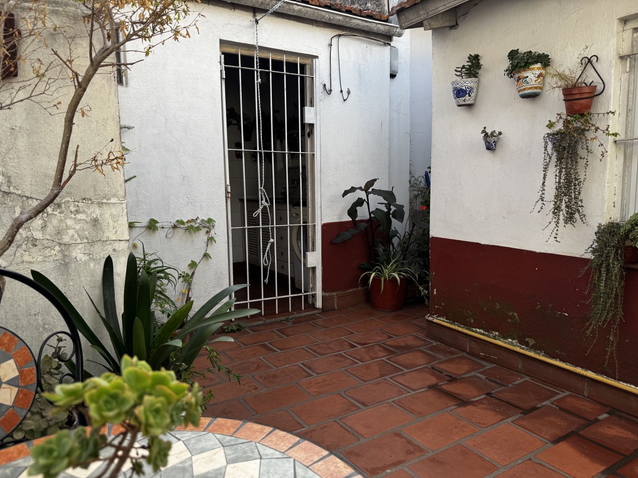 Chalet de 4 ambientes en esquina con garage, patio y altillo - Chauvin - Mar del Plata