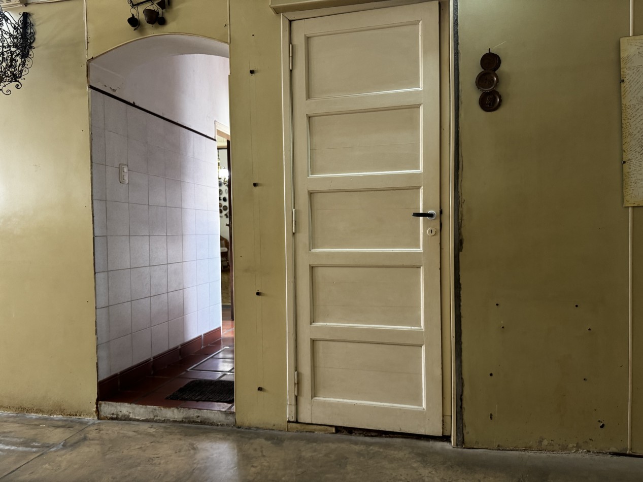 Chalet de 4 ambientes en esquina con garage, patio y altillo - Chauvin - Mar del Plata
