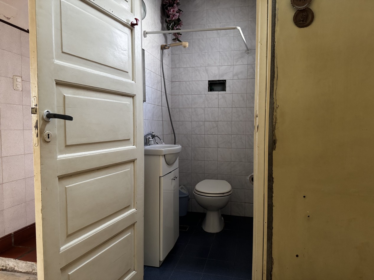 Chalet de 4 ambientes en esquina con garage, patio y altillo - Chauvin - Mar del Plata