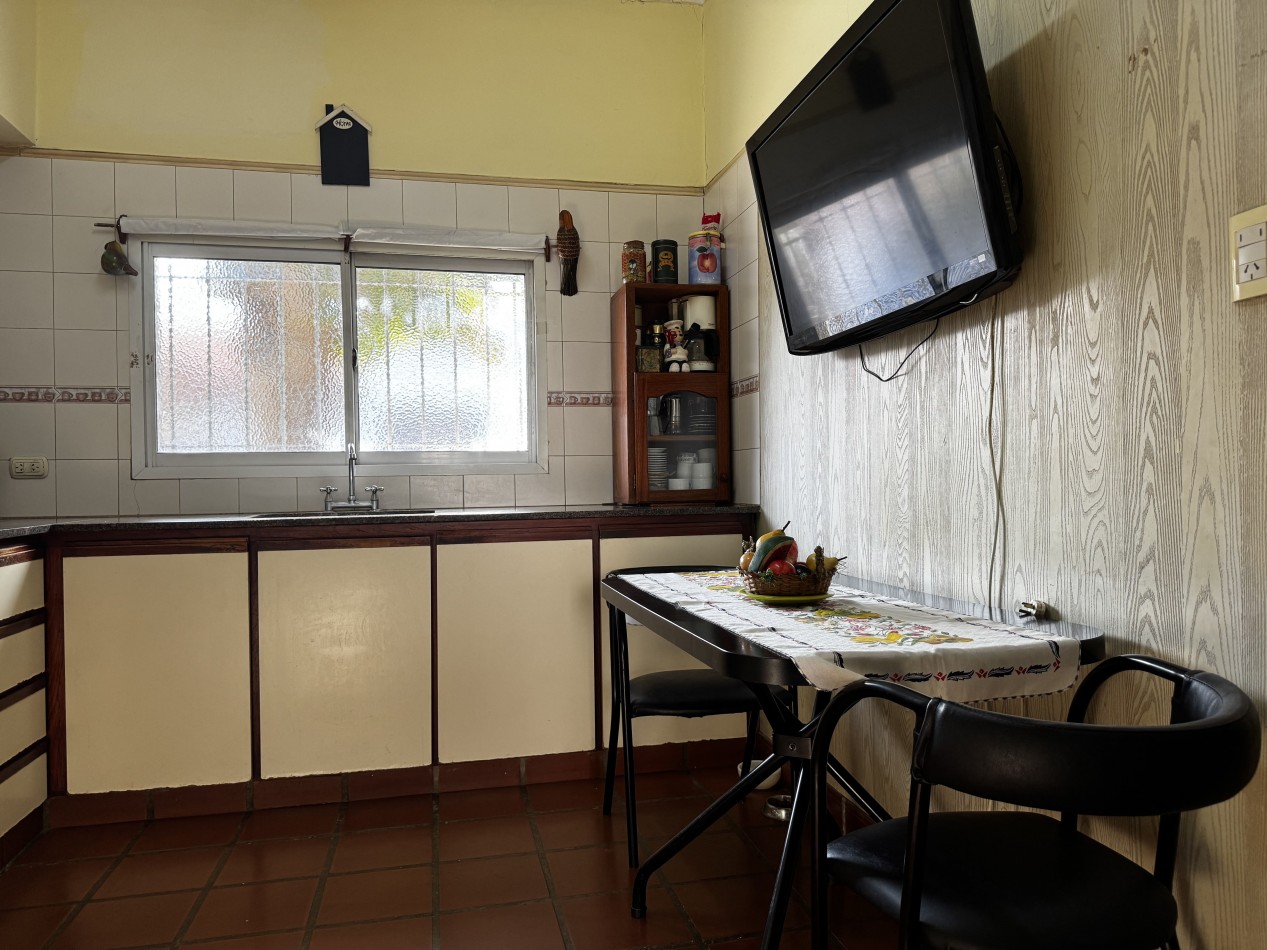 Chalet de 4 ambientes en esquina con garage, patio y altillo - Chauvin - Mar del Plata
