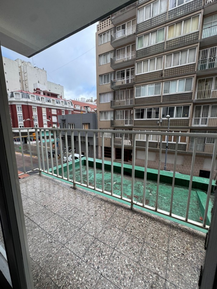 Departamento de 2 Ambientes a la Calle con Balcon - Zona Centro, Mar del Plata