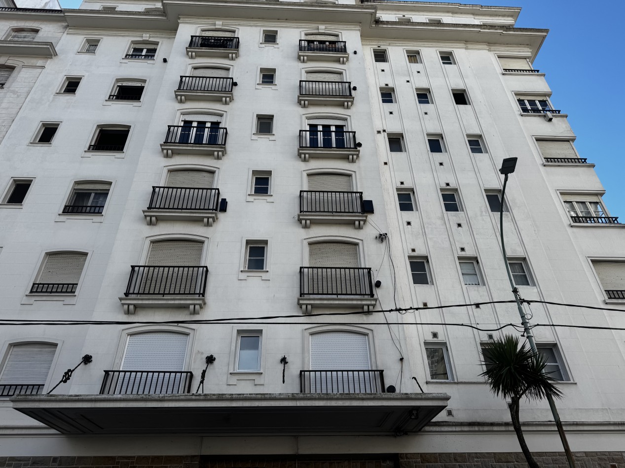 Oportunidad en La Perla Norte - Departamento 3 Ambientes a la Calle