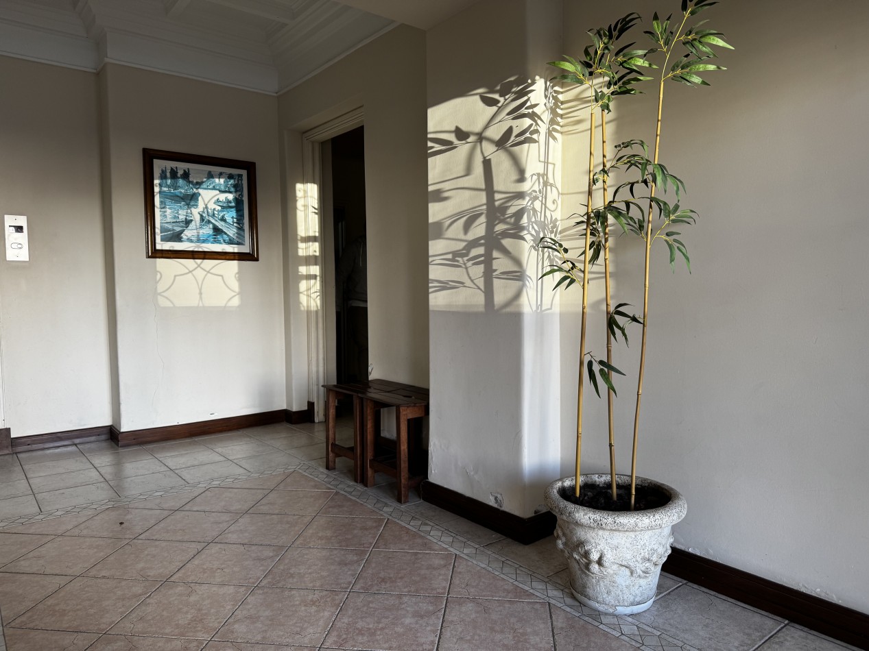 Oportunidad en La Perla Norte - Departamento 3 Ambientes a la Calle