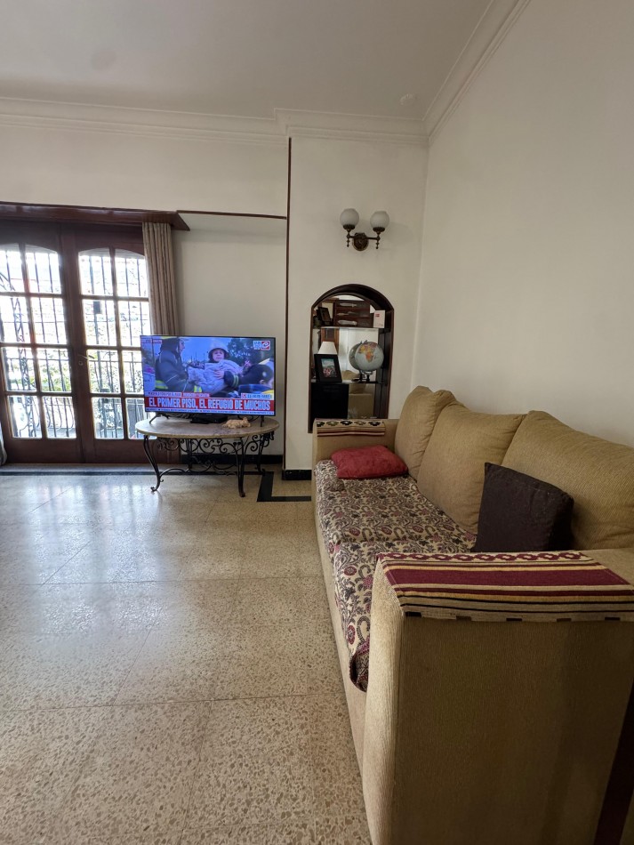 Dpto 3 ambientes (primer piso por escalera)