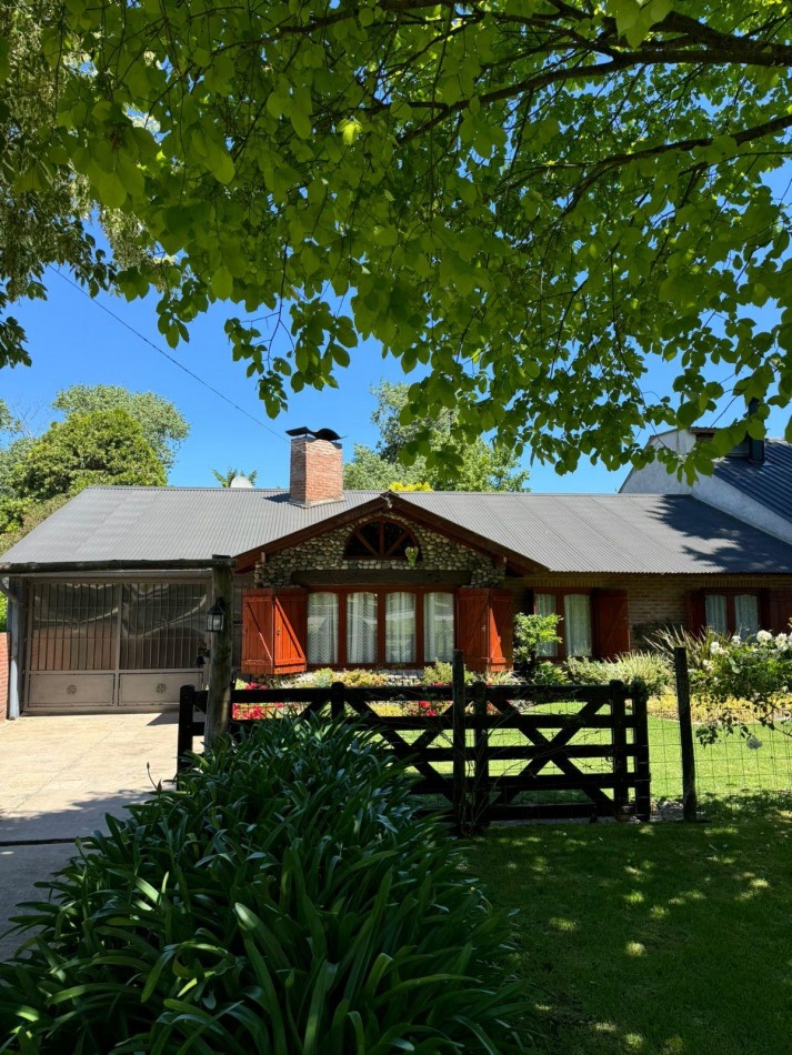 CASA 4 AMBIENTES EN LOTE PROPIO CON PILETA CLIMATIZADA