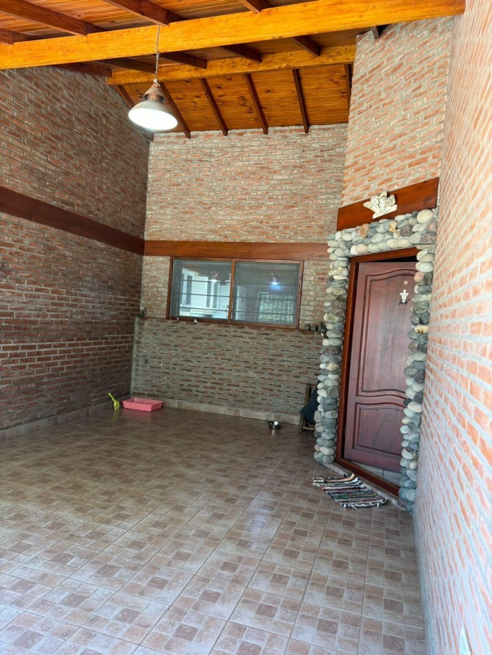 CASA 4 AMBIENTES EN LOTE PROPIO CON PILETA CLIMATIZADA