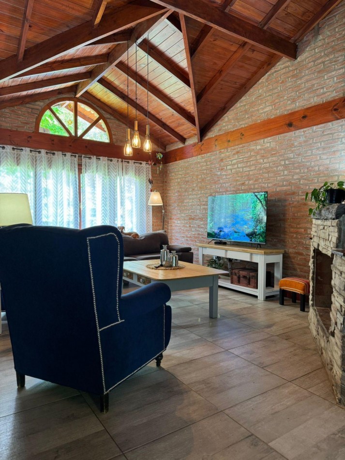 CASA 4 AMBIENTES EN LOTE PROPIO CON PILETA CLIMATIZADA