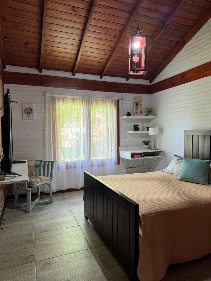 CASA 4 AMBIENTES EN LOTE PROPIO CON PILETA CLIMATIZADA