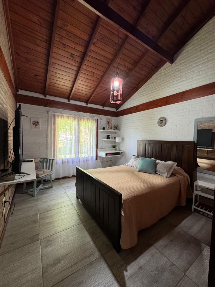 CASA 4 AMBIENTES EN LOTE PROPIO CON PILETA CLIMATIZADA