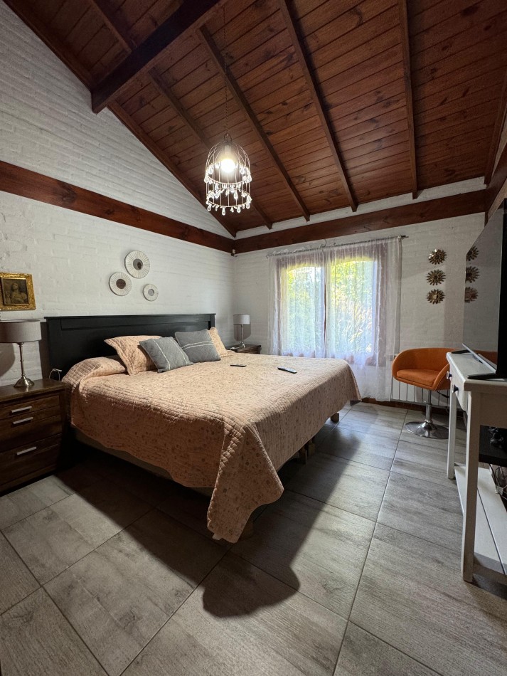CASA 4 AMBIENTES EN LOTE PROPIO CON PILETA CLIMATIZADA