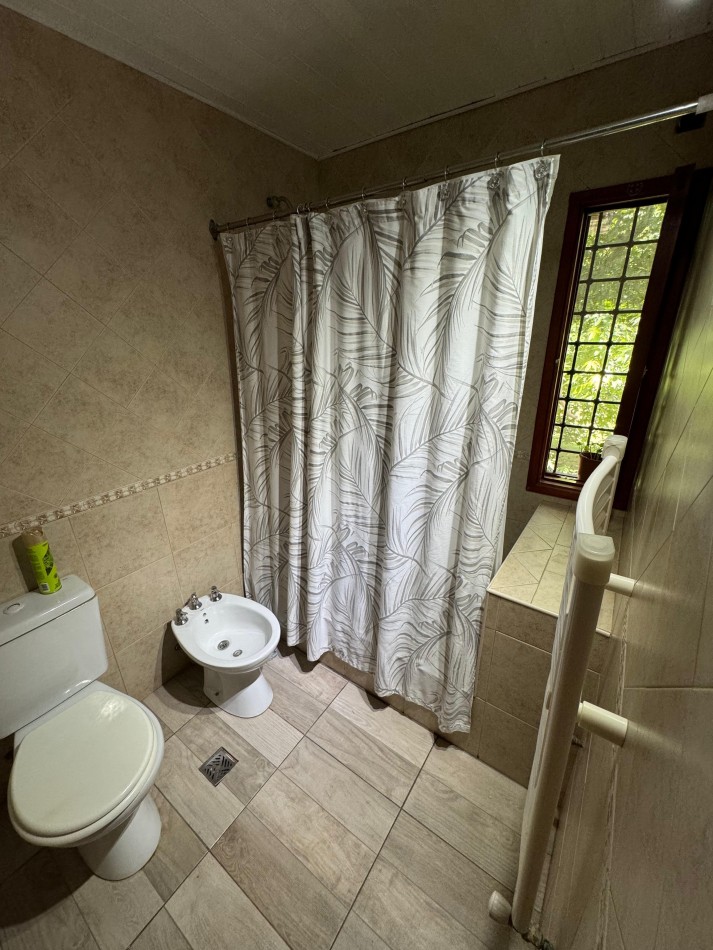 CASA 4 AMBIENTES EN LOTE PROPIO CON PILETA CLIMATIZADA